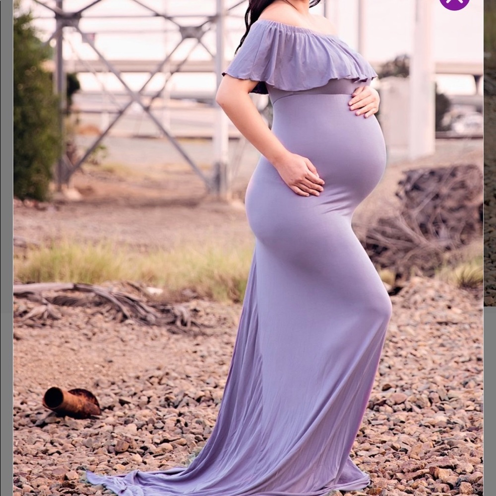 Maternity photoshoot maxi-dress in lavender